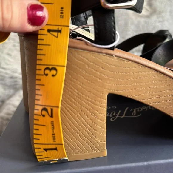 Universal Thread Ladies Heels/Wedges - Picture 11 of 11